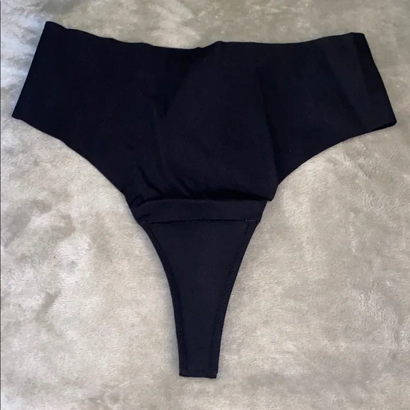 5 Aura Seamless Thongs - Picture 3 of 4